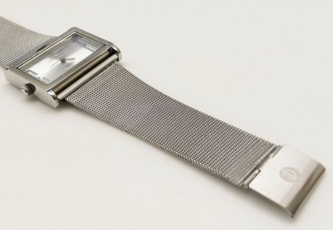 instalaovaný náramek na hodinky s rozměrem 30 mm