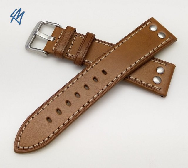 NAVIGATOR světle hnědá s nýty / š. 20 (18) mm